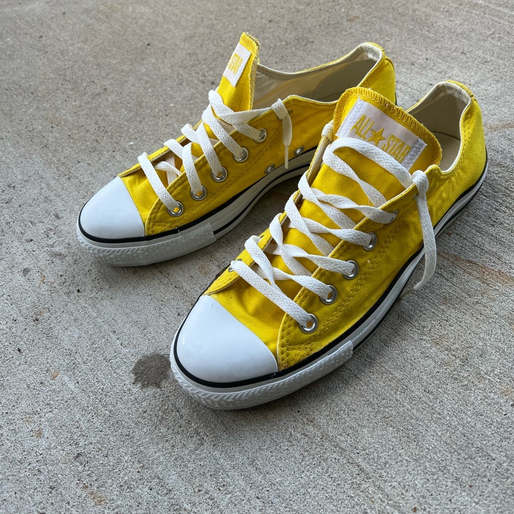 Converse. Yellow. Mens 7/Womens 9 . Smoke Free Home.